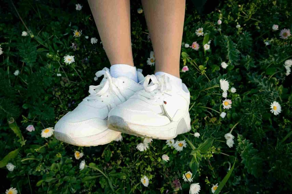 comfortable travel shoes for walking with sneakers for sightseeing and long distance travel