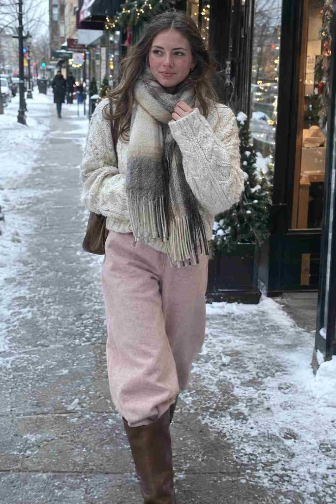 Chunky sweater and knee-high boots Tucking