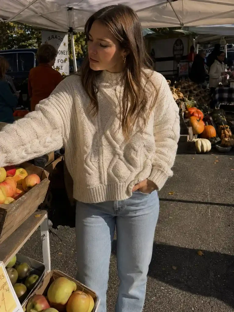 Light-wash jeans with a chunky