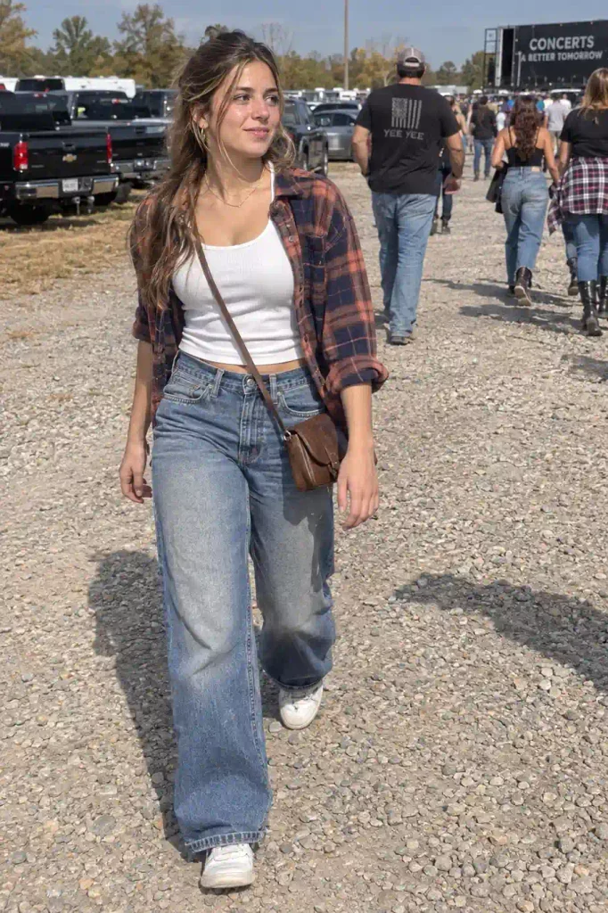 Wide-leg jeans with a fitted tank and