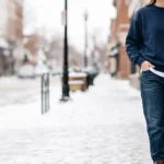 Sweatshirt and Jeans Outfit Winter Ideas